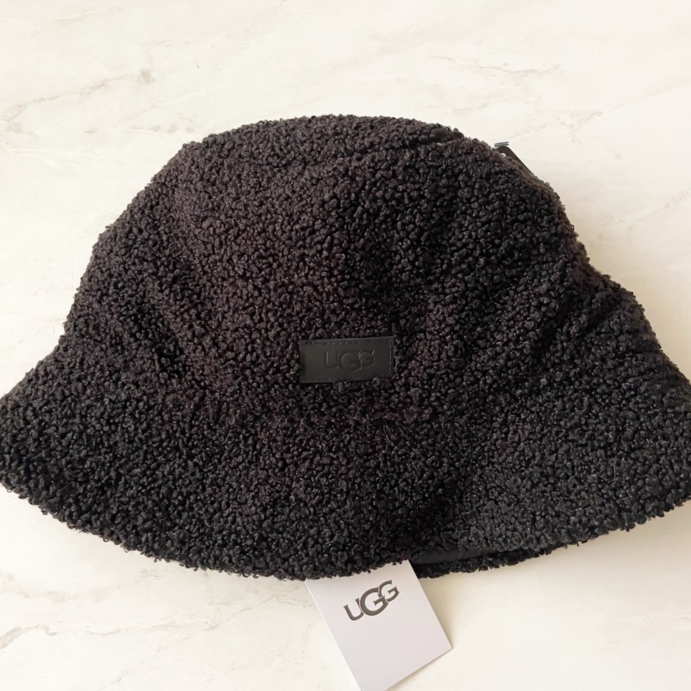 UGG Sherpa Bucket Hat Black S/M $65